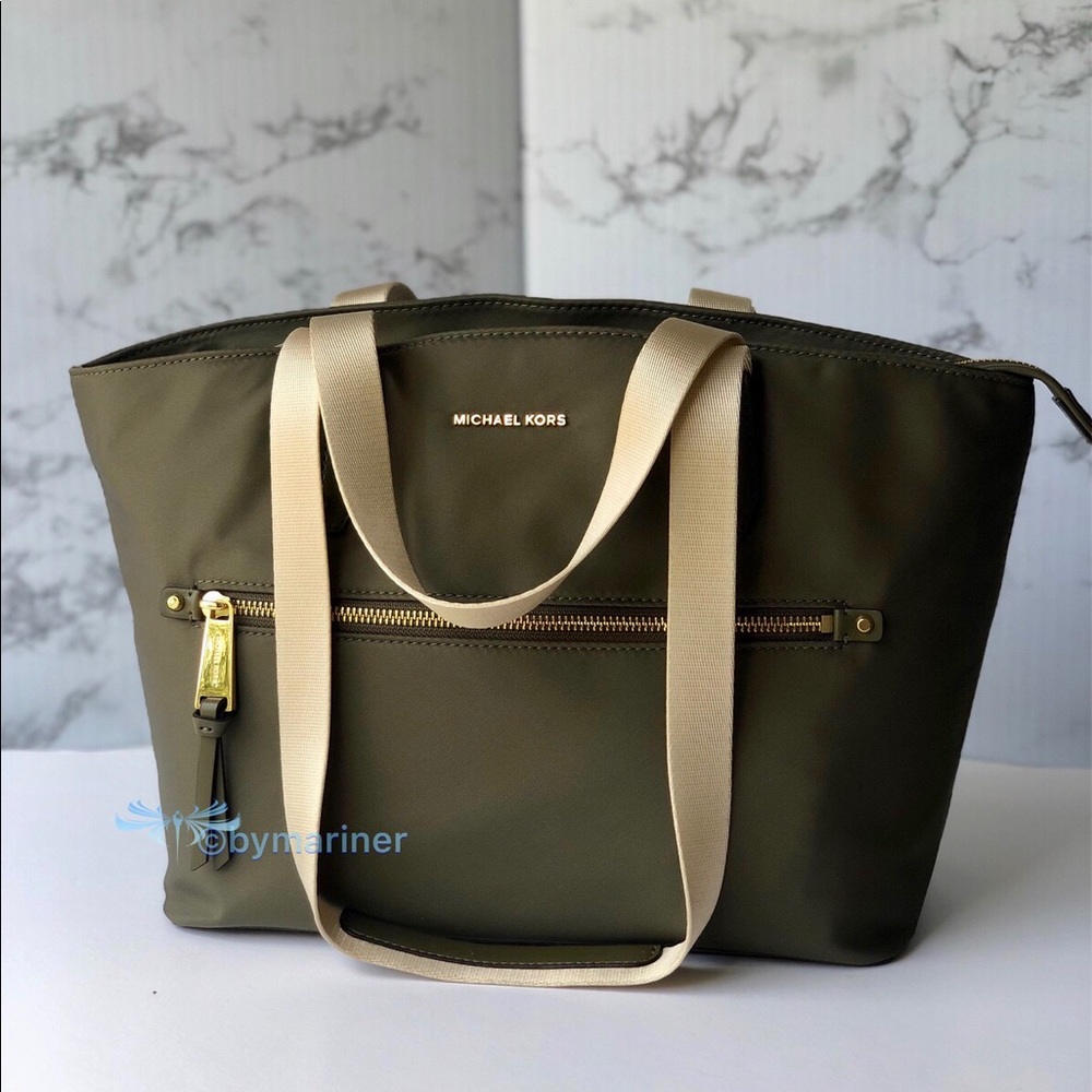 🍀NWT Michael Kors Polly Tote and Wallet Set - Picture 3 of 8